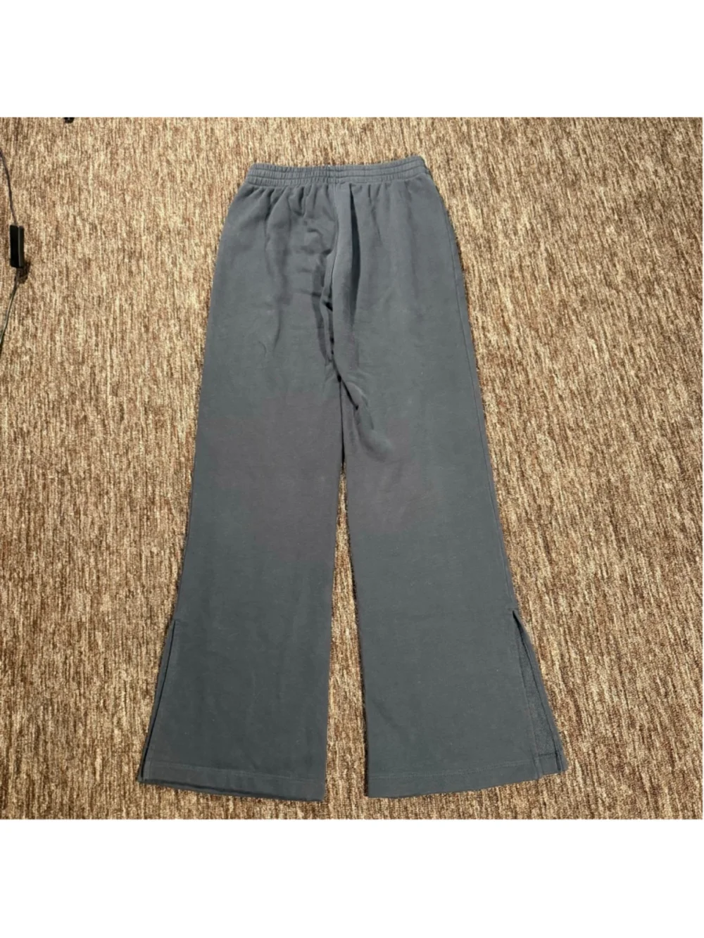 Vuori Sedona Wide Leg Split Hem Sweatpants lounge Grey Small - Picture 2 of 8